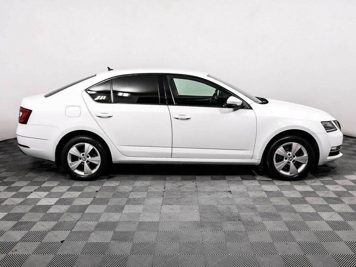 Б/У Шкода Октавия 2017 года. Фото: #3