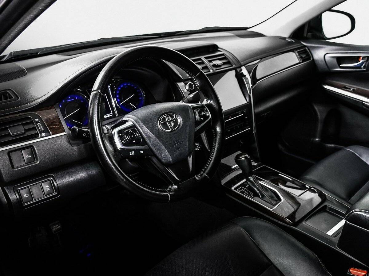 Б/У Тойота Камри 2017 года. Фото: #10