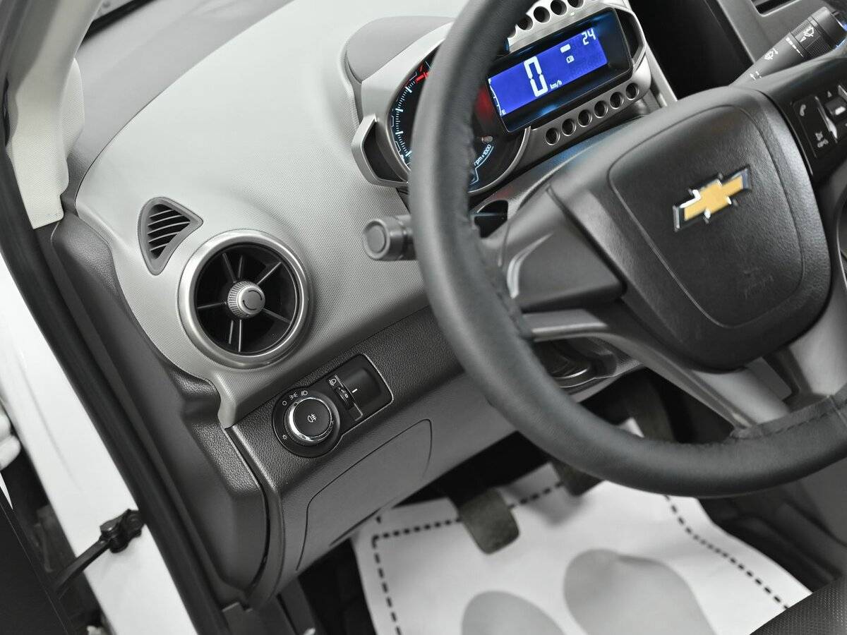 Б/У Шевроле Авео 2012 года. Фото: #6