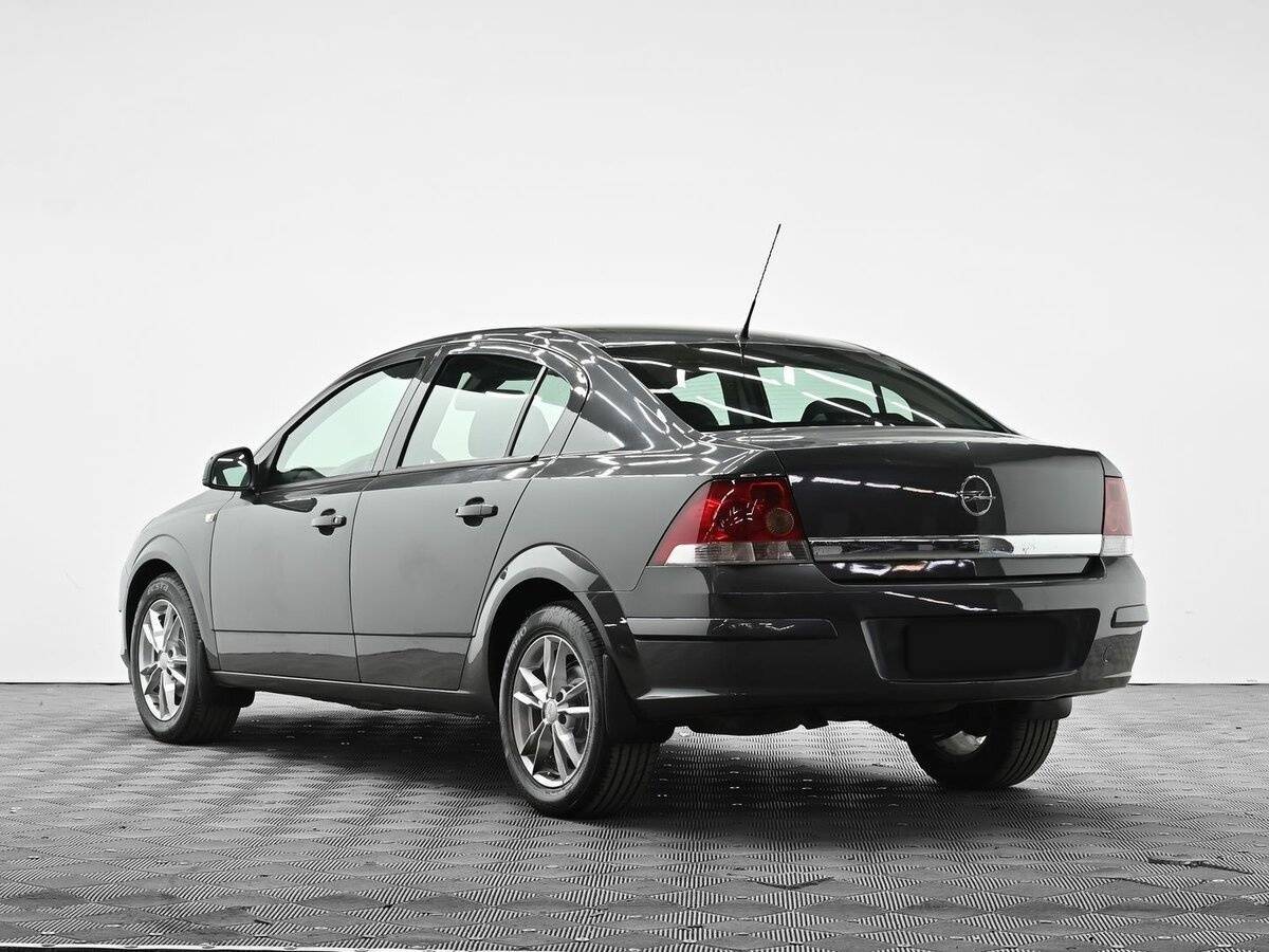 Opel Astra 2012 года с пробегом. Фото: #2