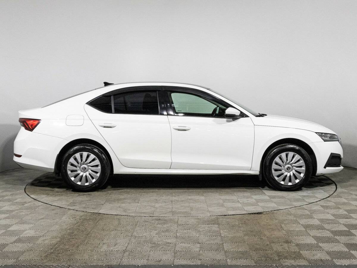 Б/У Шкода Октавия 2021 года. Фото: #3