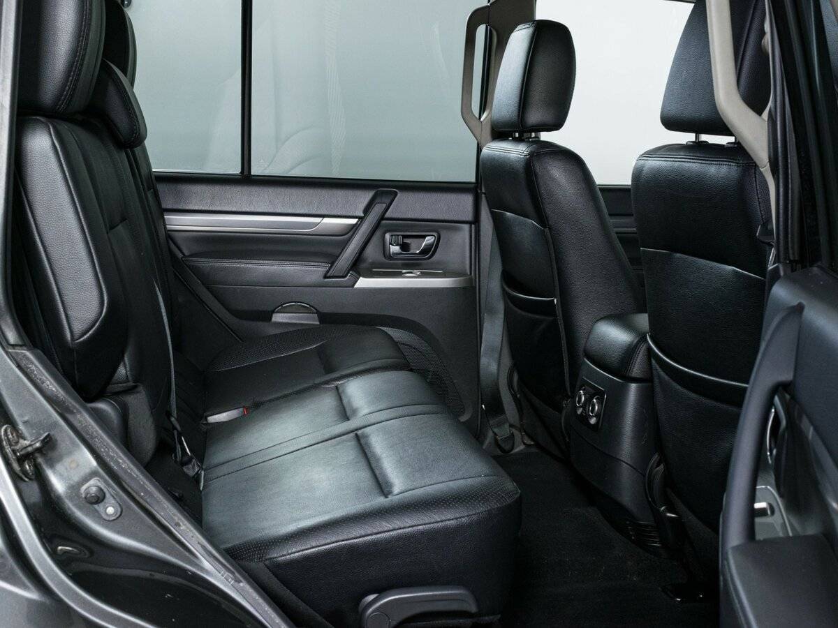 Mitsubishi Pajero 2013 года с пробегом. Фото: #11