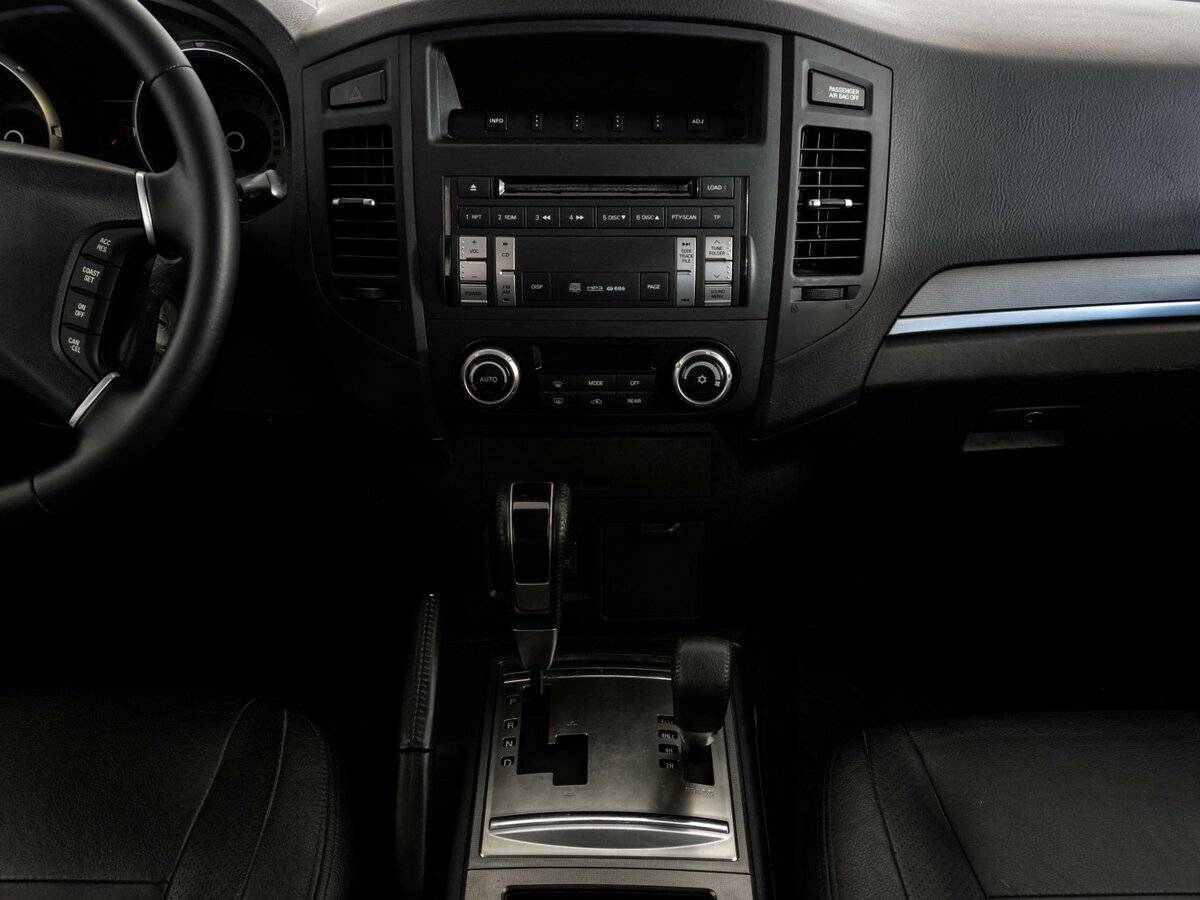 Б/У Митсубиши Паджеро 2012 года. Фото: #8