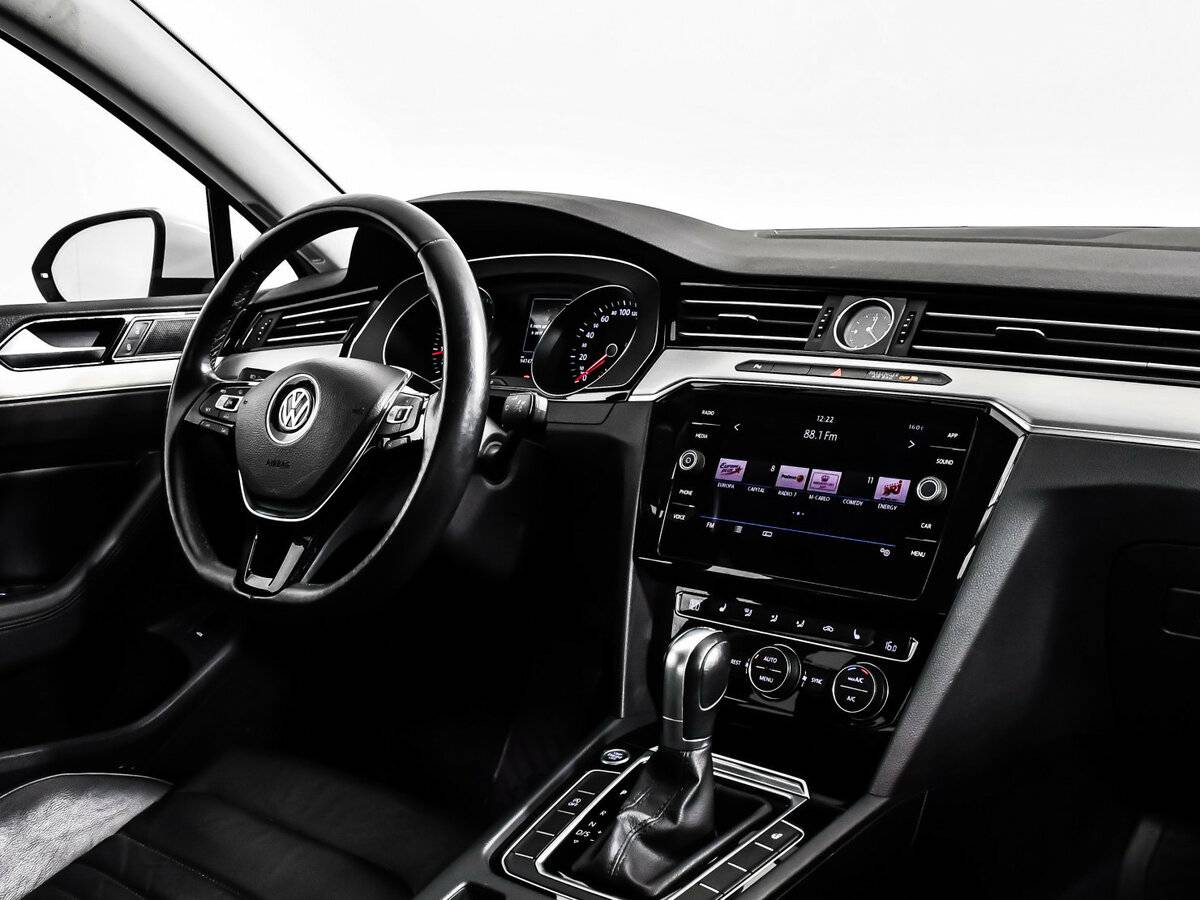 Б/У Фольксваген Пассат 2018 года. Фото: #7