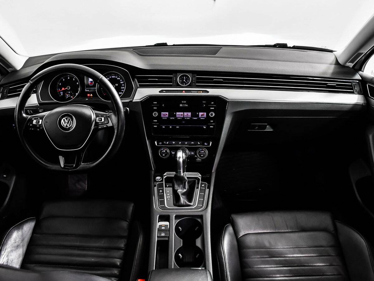 Б/У Фольксваген Пассат 2018 года. Фото: #9