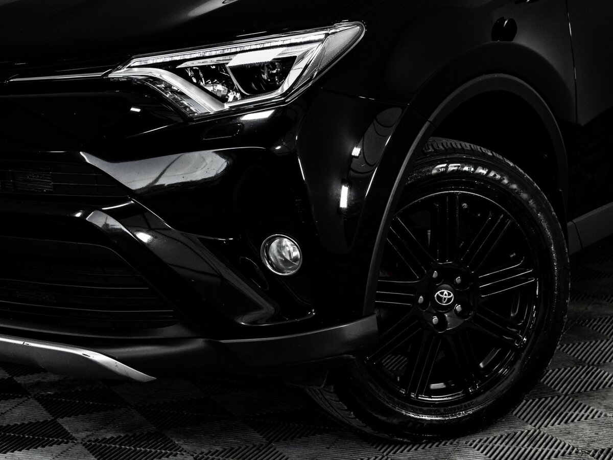 Б/У Тойота Рав4 2017 года. Фото: #2