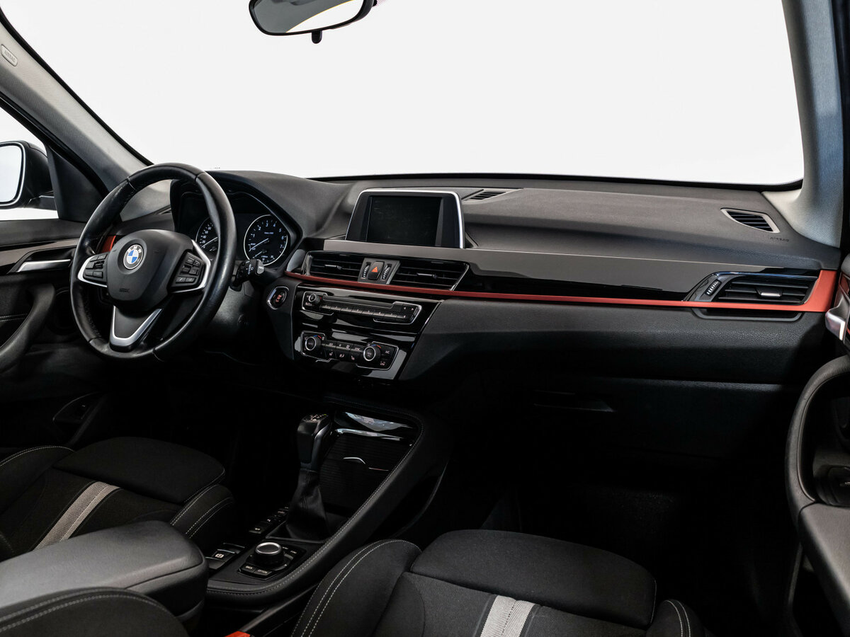 Б/У БМВ Икс1 2017 года. Фото: #7