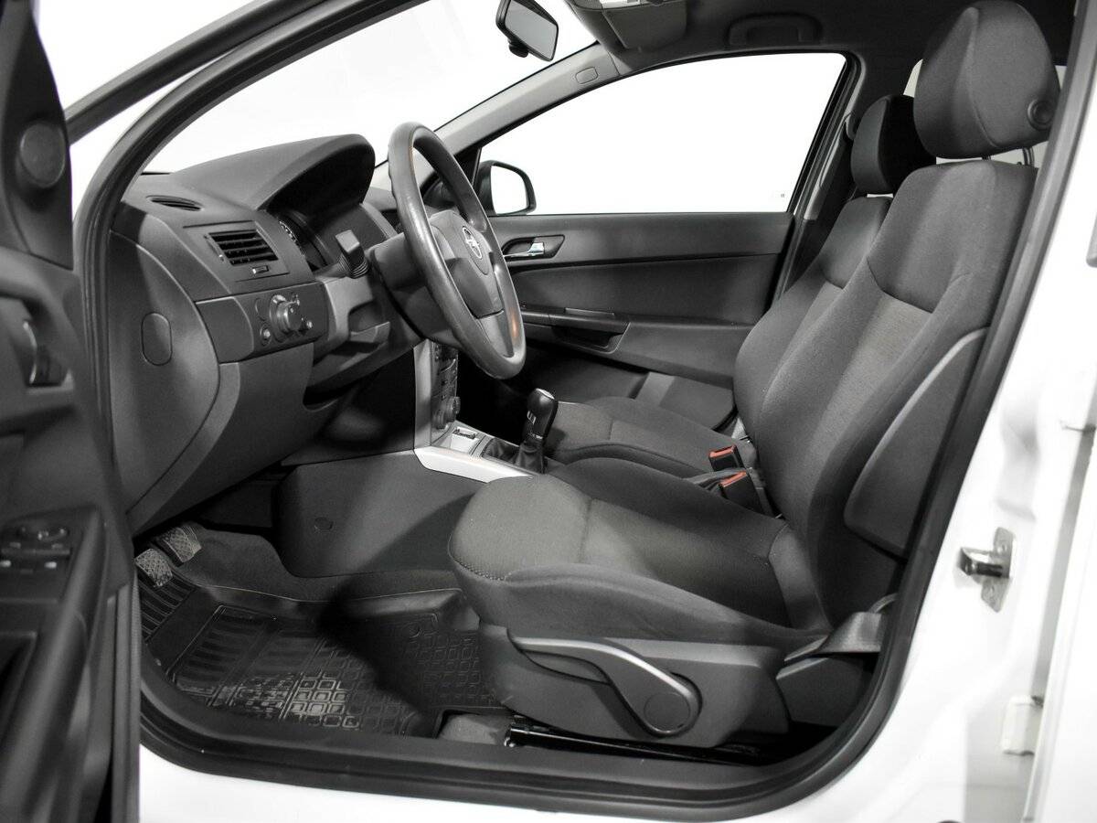 Б/У Опель Астра 2013 года. Фото: #8