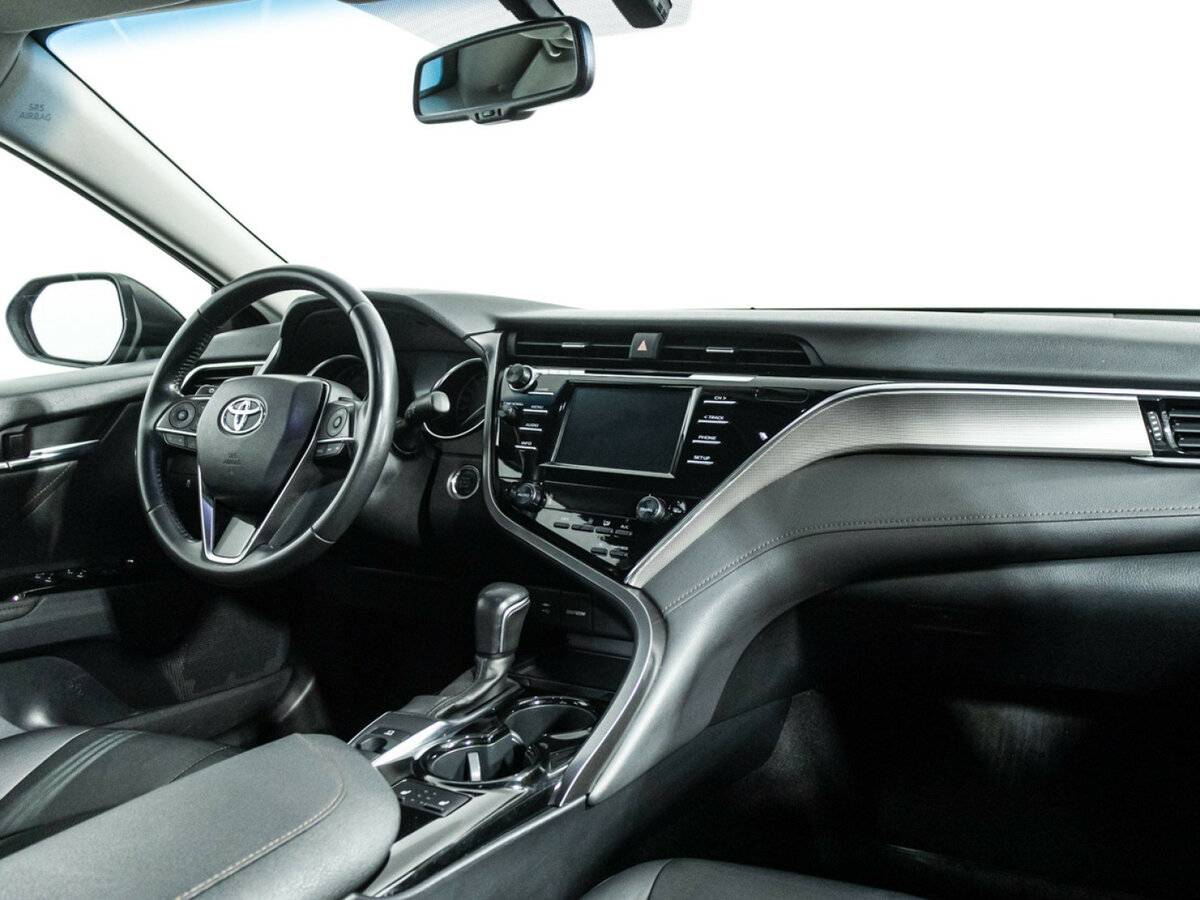 Б/У Тойота Камри 2018 года. Фото: #8