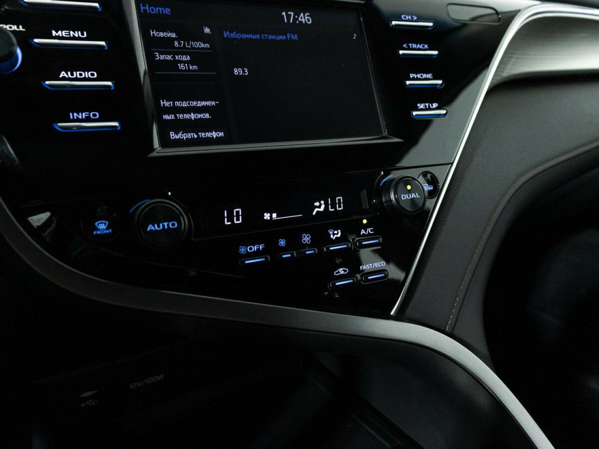 Б/У Тойота Камри 2018 года. Фото: #14