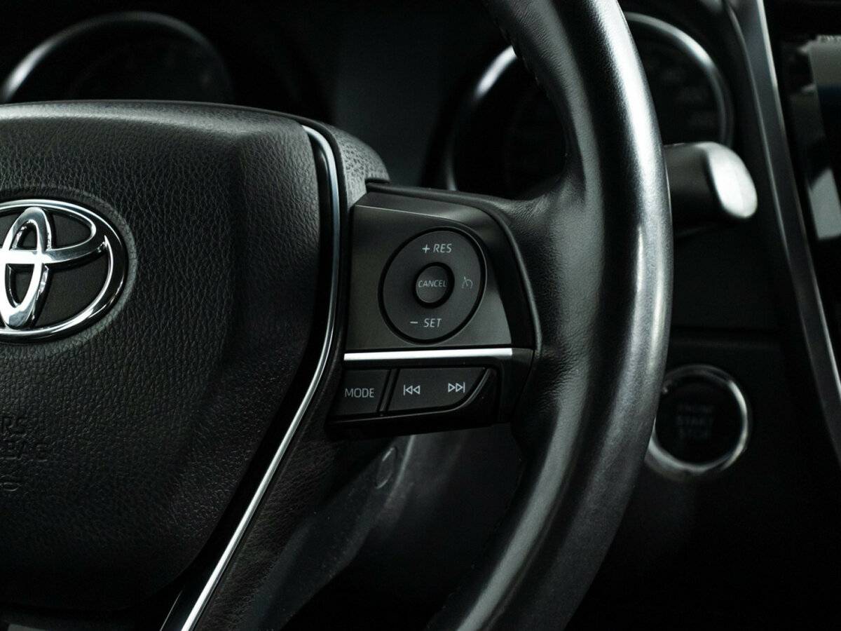 Б/У Тойота Камри 2018 года. Фото: #17