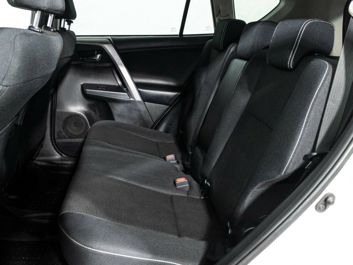 Б/У Тойота Рав4 2017 года. Фото: #9