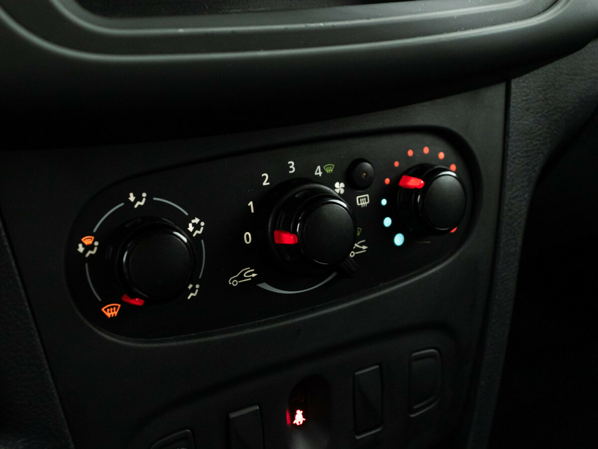 Б/У Рено Логан 2019 года. Фото: #13