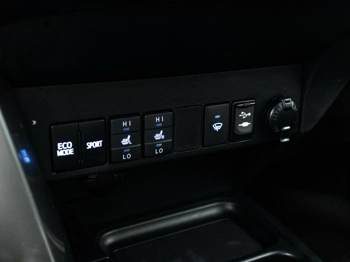 Б/У Тойота Рав4 2017 года. Фото: #15