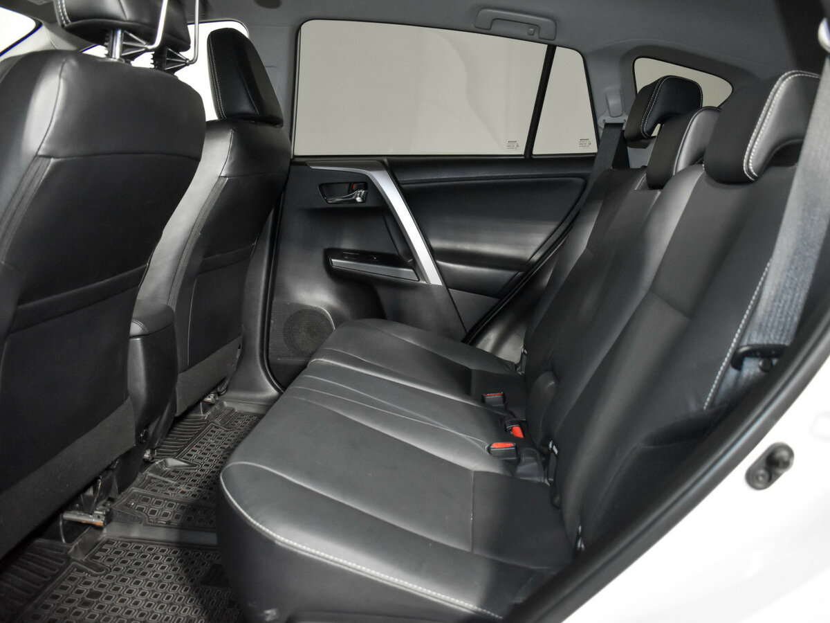 Б/У Тойота Рав4 2017 года. Фото: #10