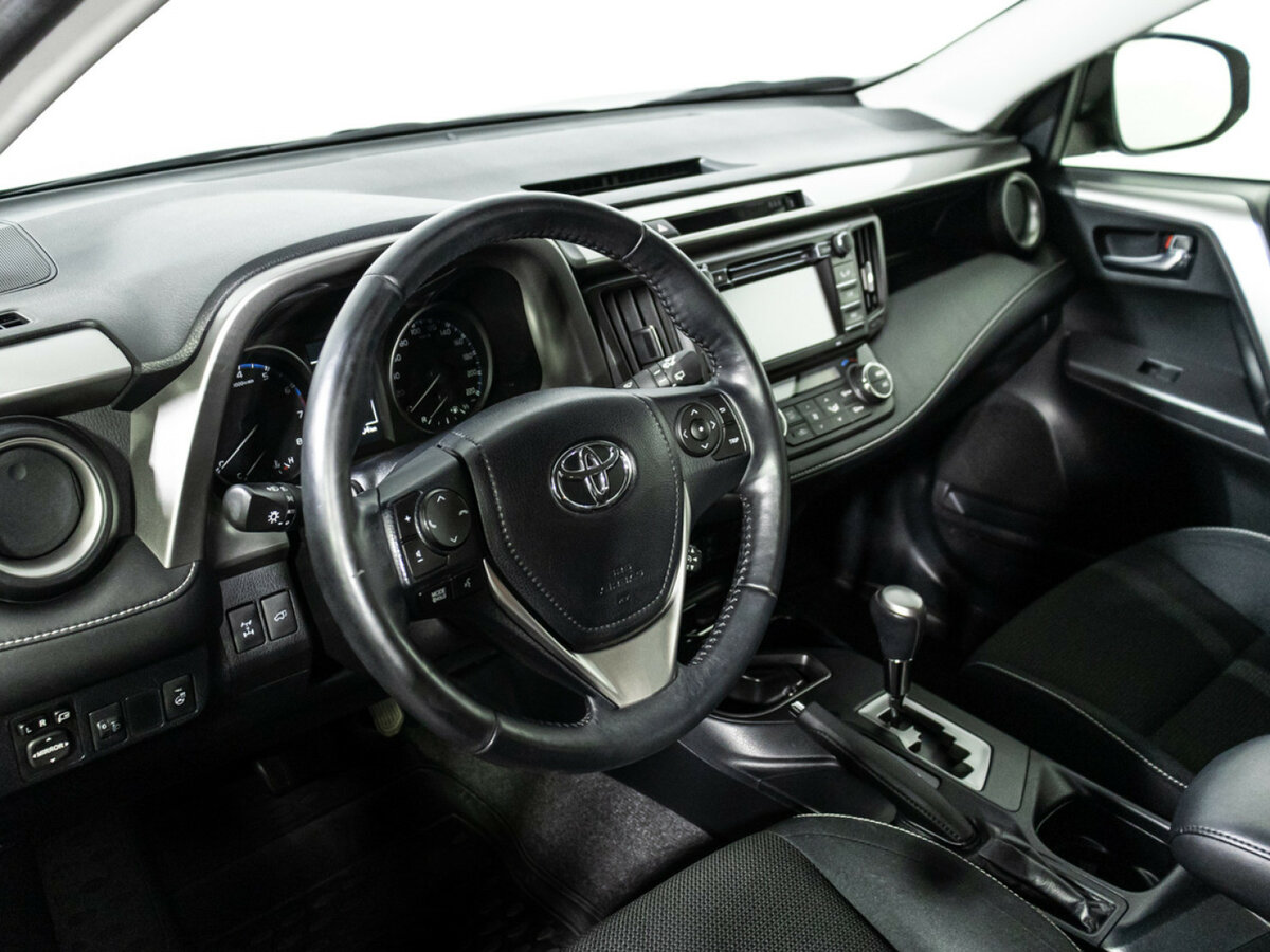 Б/У Тойота Рав4 2016 года. Фото: #10