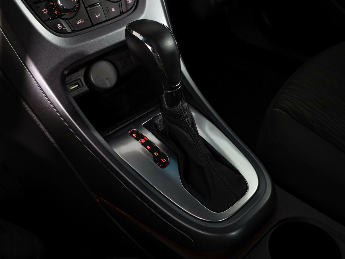 Б/У Опель Астра 2014 года. Фото: #15