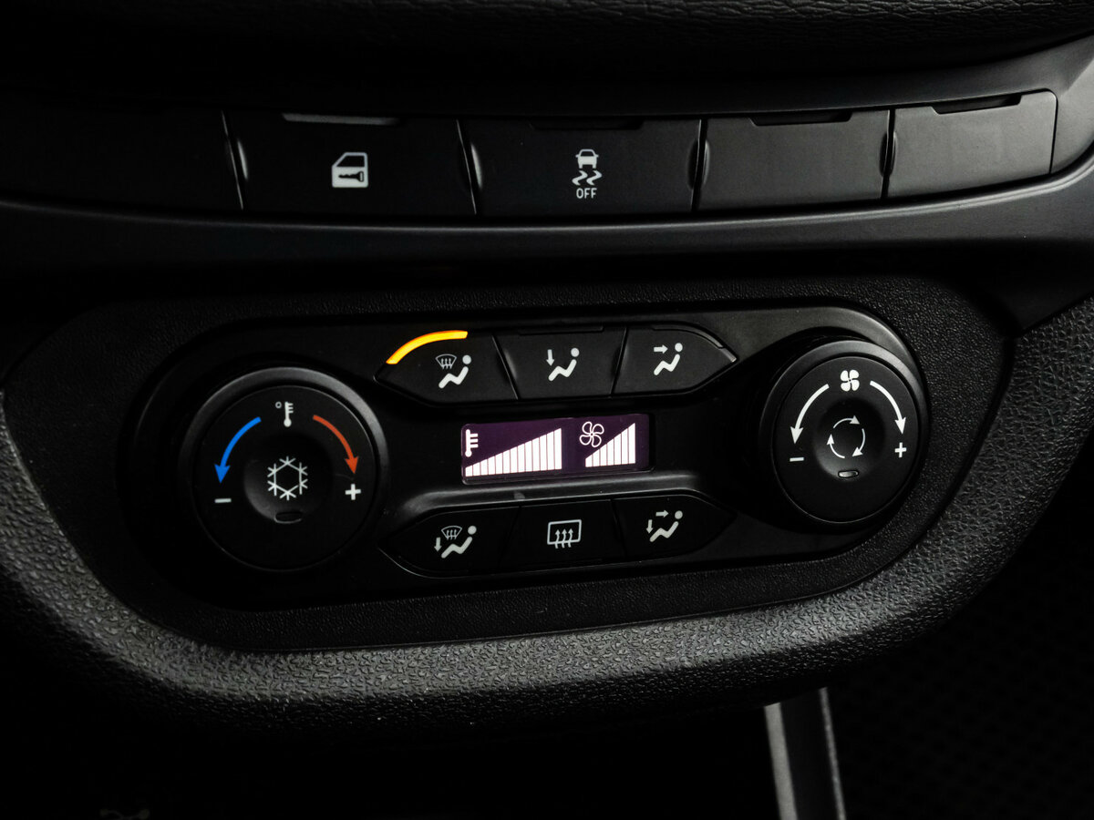 Б/У Лада (ВАЗ) Веста 2017 года. Фото: #9