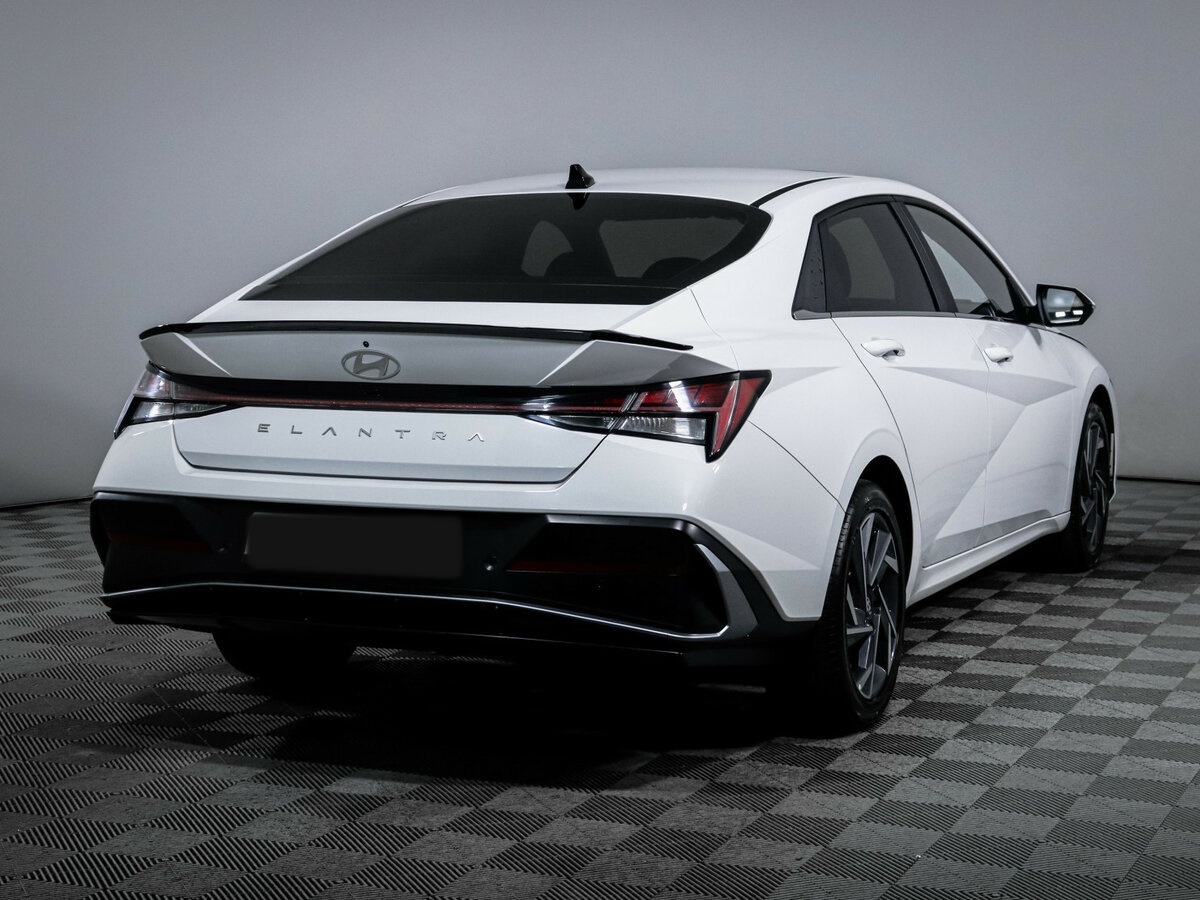 Б/У Хендай Елантра 2024 года. Фото: #3