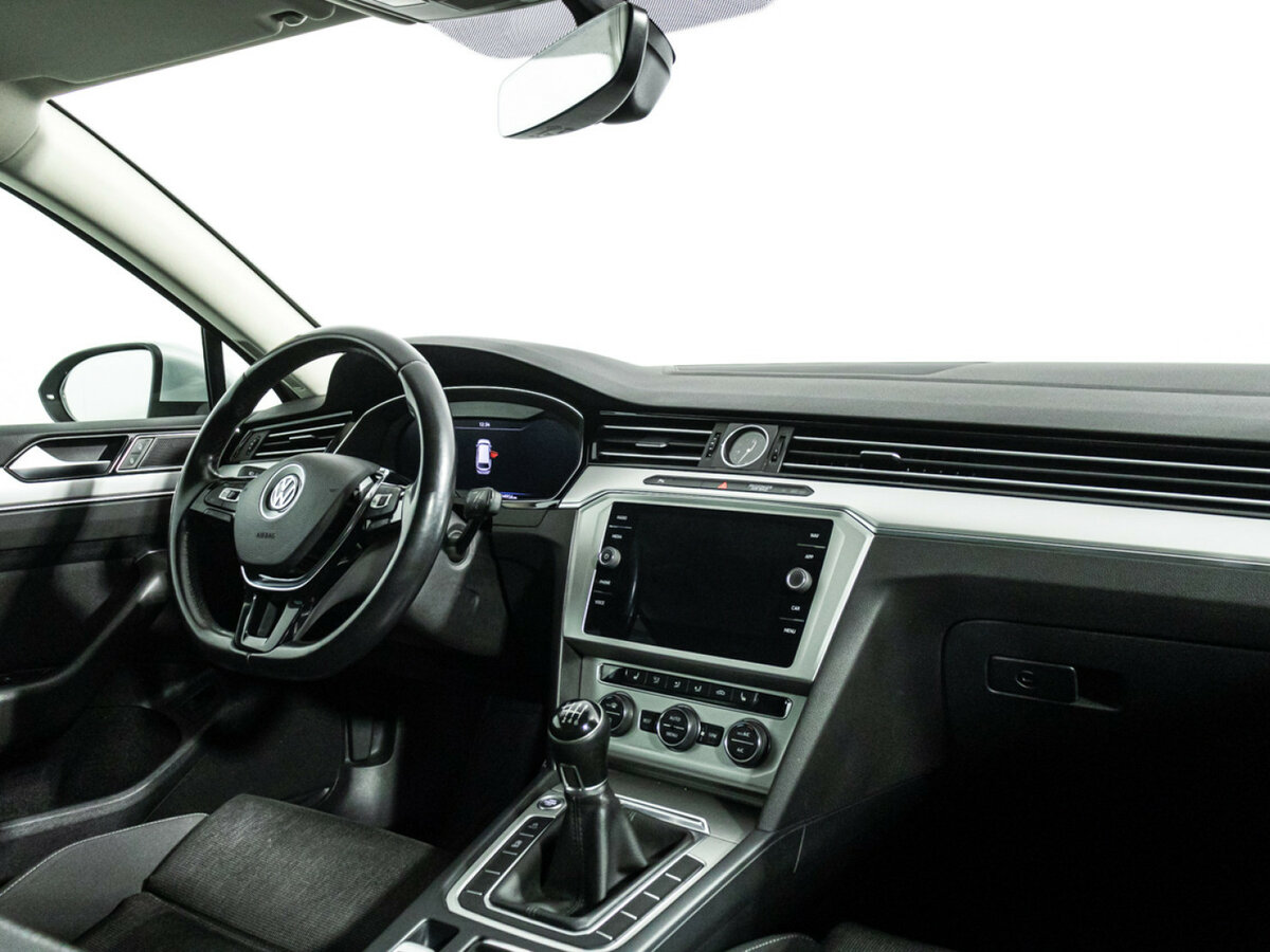 Б/У Фольксваген Пассат 2017 года. Фото: #8