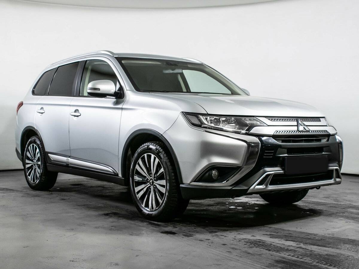Mitsubishi Outlander 2018 года с пробегом. Фото: #2