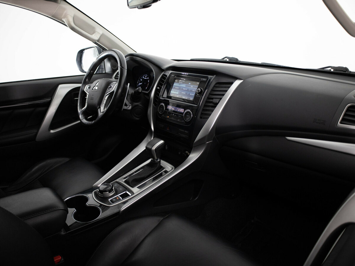Mitsubishi Pajero Sport 2016 года с пробегом. Фото: #10