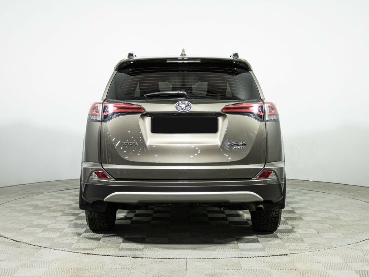 Toyota RAV4 2018 года с пробегом. Фото: #4