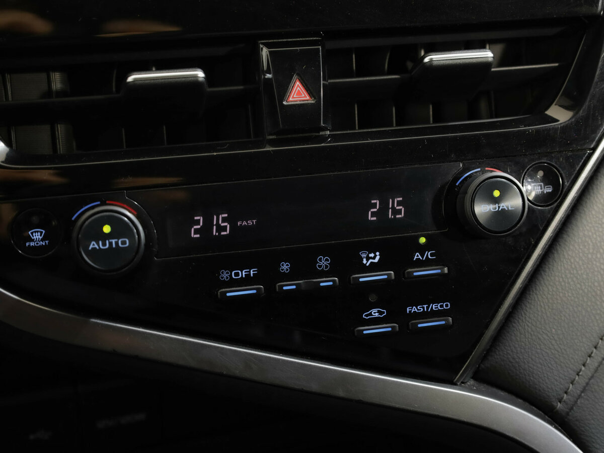 Toyota Camry 2021 года с пробегом. Фото: #20