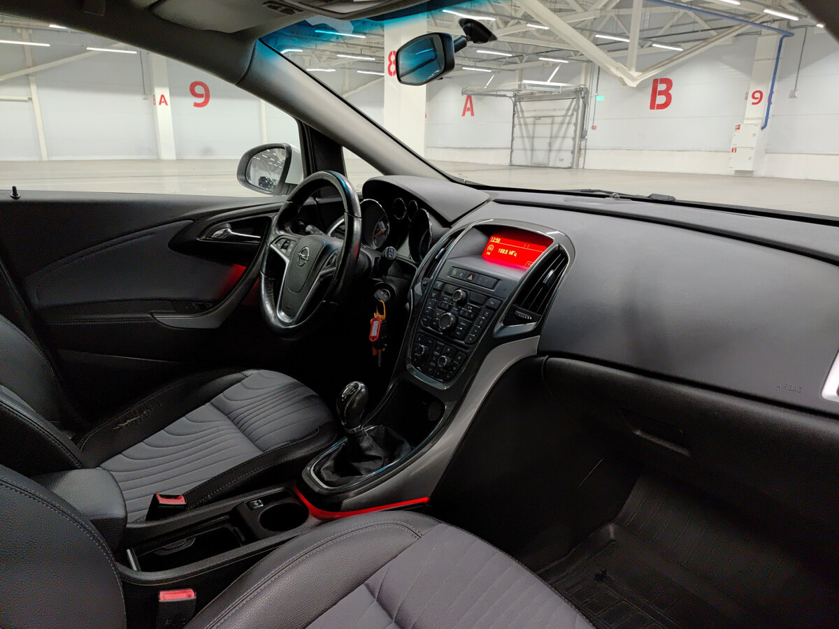 Opel Astra 2013 года с пробегом. Фото: #10