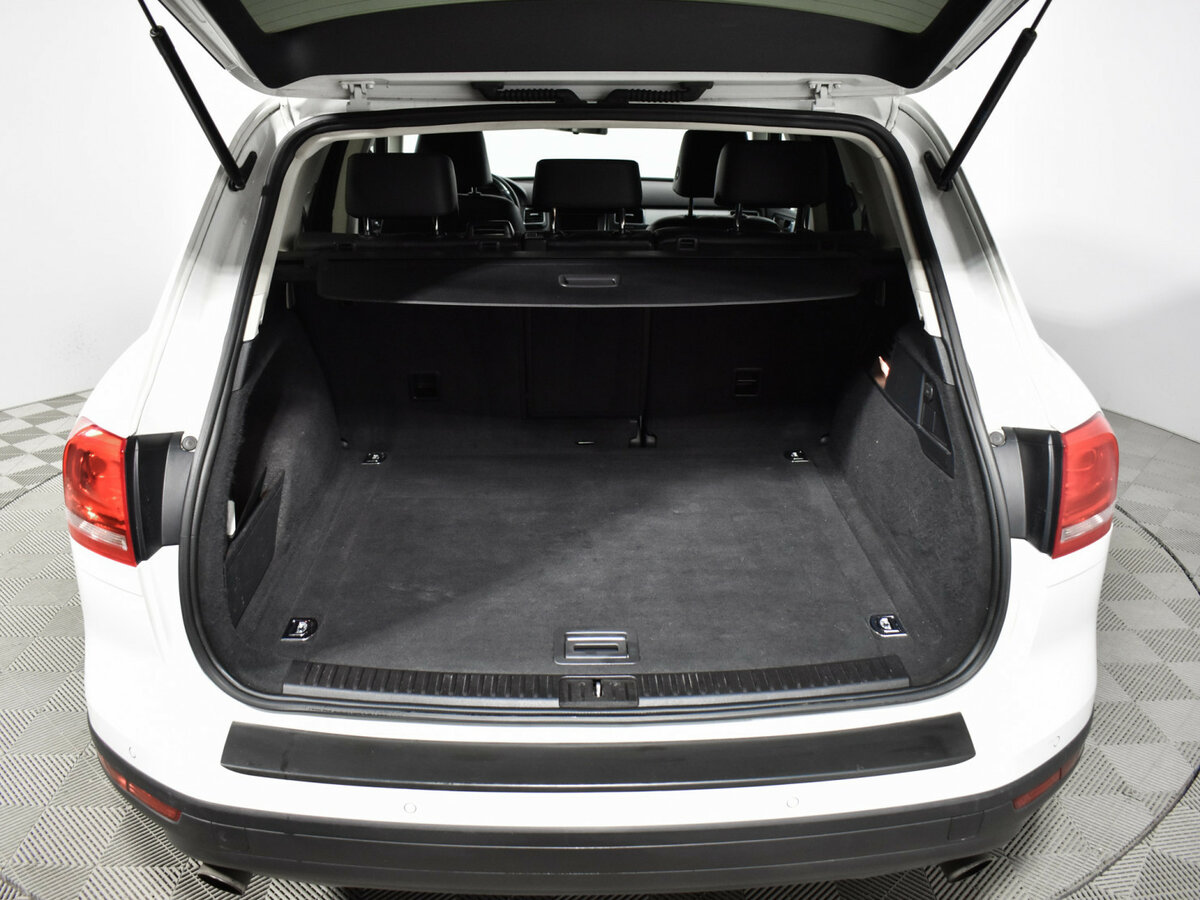 Б/У Фольксваген Туарег 2015 года. Фото: #18