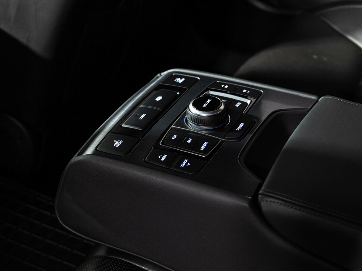 Hyundai Genesis 2015 года с пробегом. Фото: #17