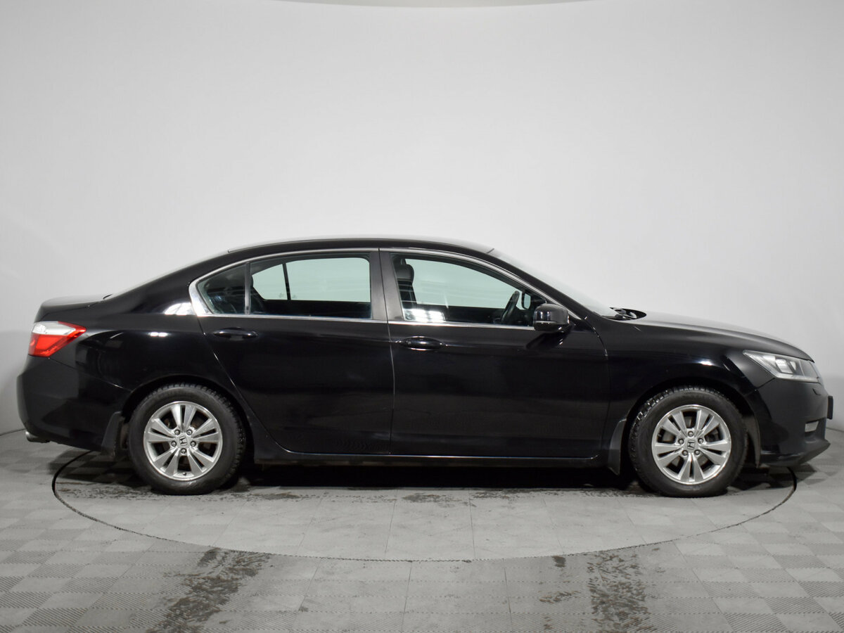 Honda Accord 2013 года с пробегом. Фото: #3