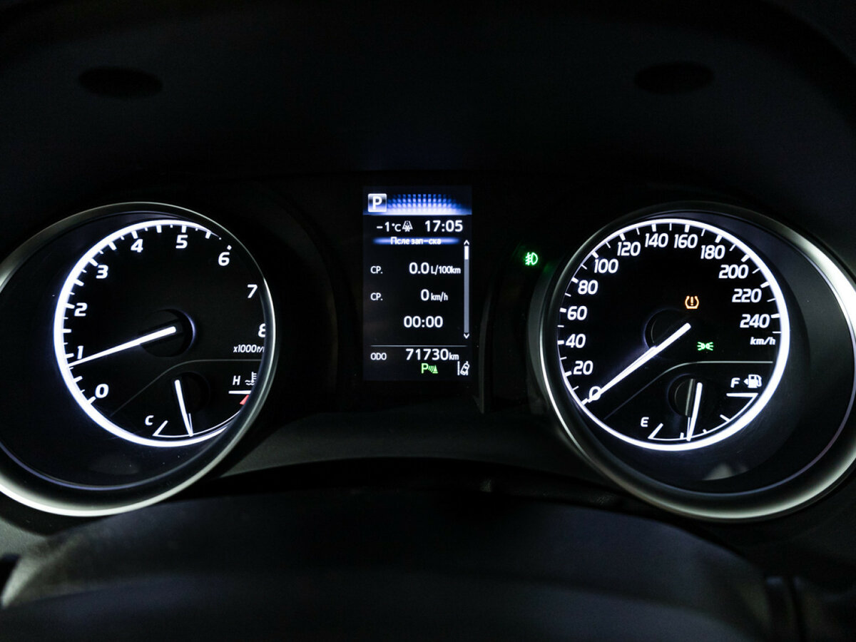 Toyota Camry 2020 года с пробегом. Фото: #9