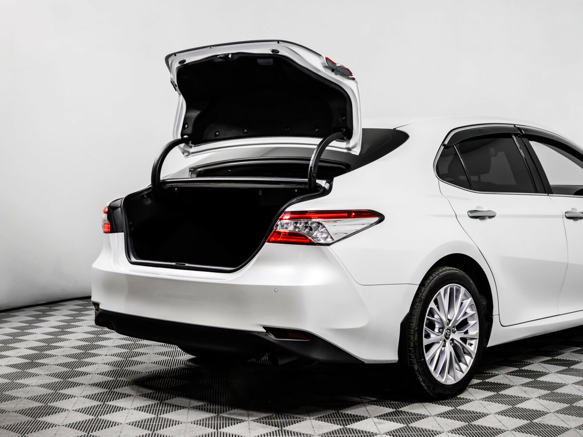 Б/У Тойота Камри 2019 года. Фото: #14