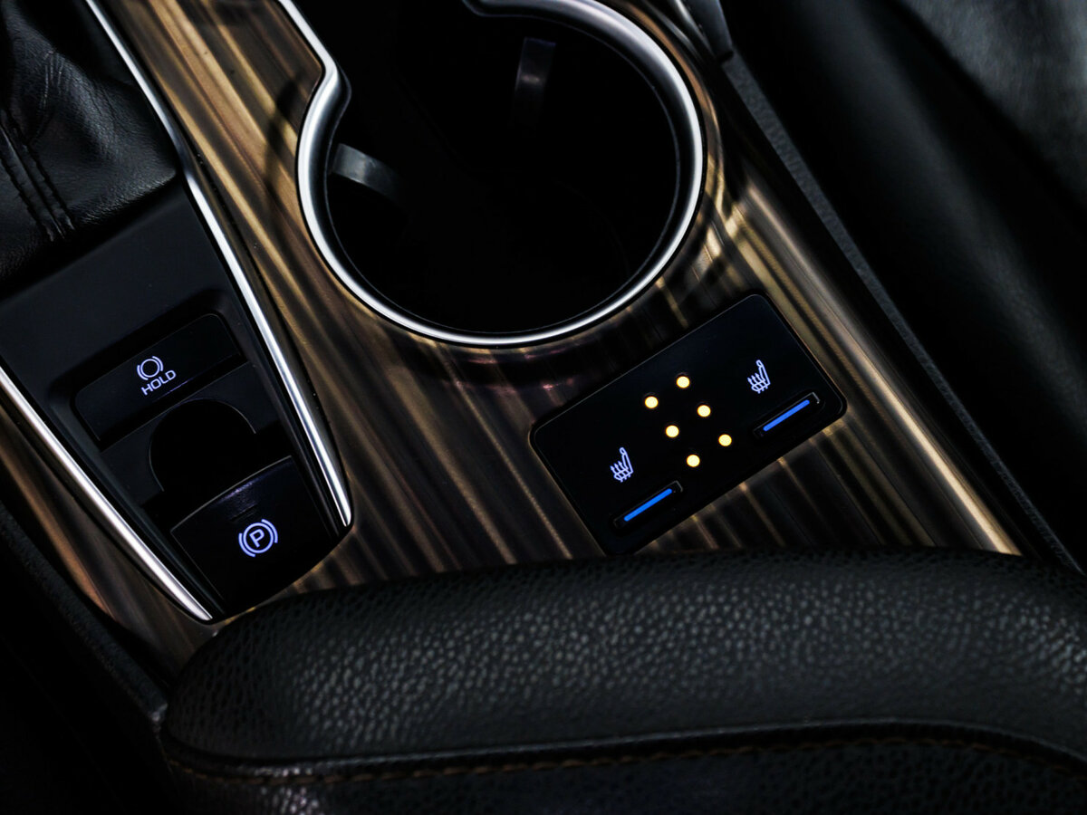 Б/У Тойота Камри 2019 года. Фото: #19