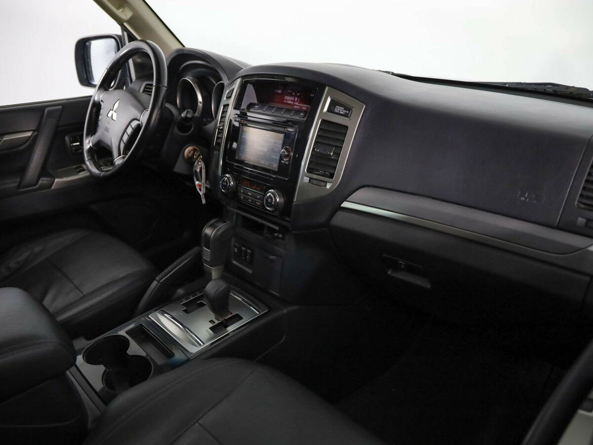 Mitsubishi Pajero 2015 года с пробегом. Фото: #17